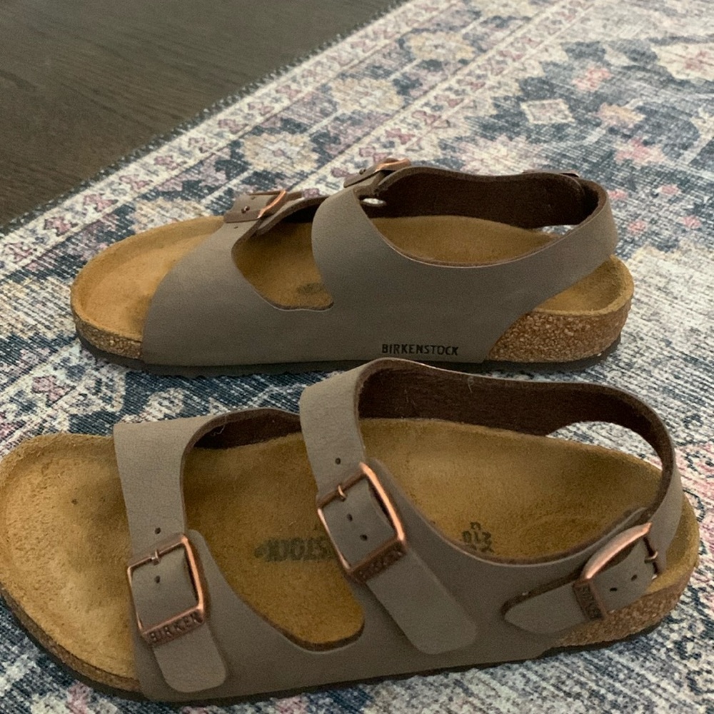 Birkenstock Roma-Flor Slingback Sandal (girls size 33 or 2-2.5 US). Mocha color